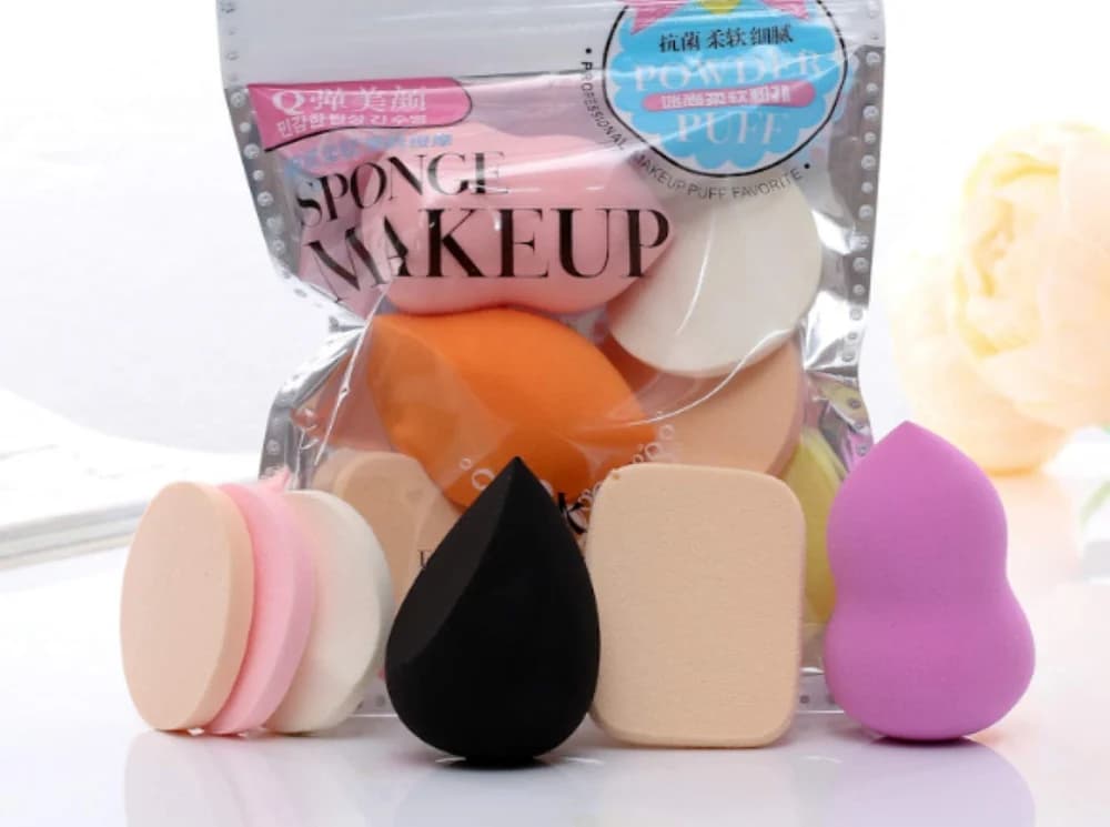 6-in-1 Makeup Sponge Set – 2 Beauty Blenders + 4 Makeup Puffs, Washable & Reusable - View 1